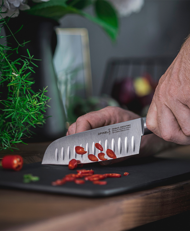 Perché avere un coltello Santoku: l'alleato indispensabile in cucina