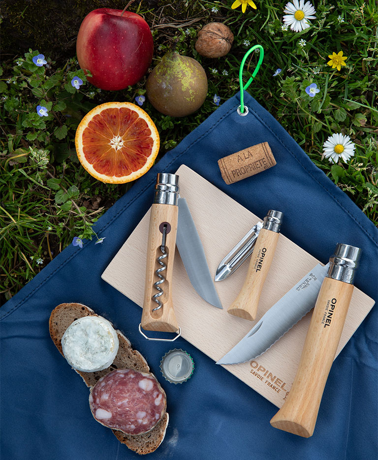 The Nomad Cooking Kit for picnics while hiking