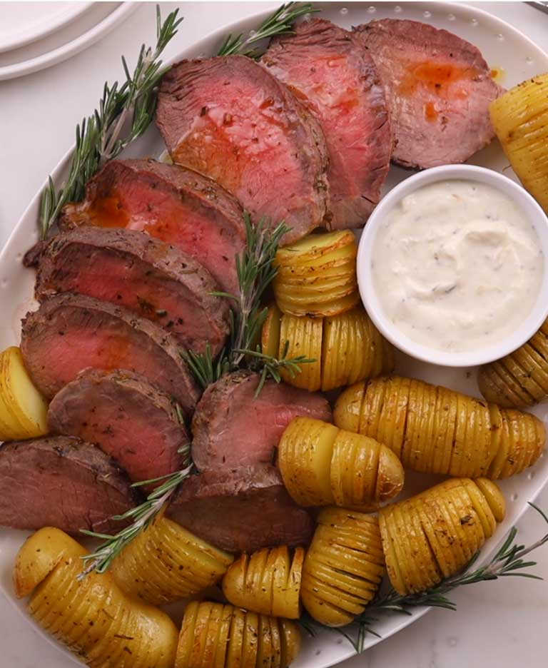 Rôti de bœuf et pommes de terre hasselback
