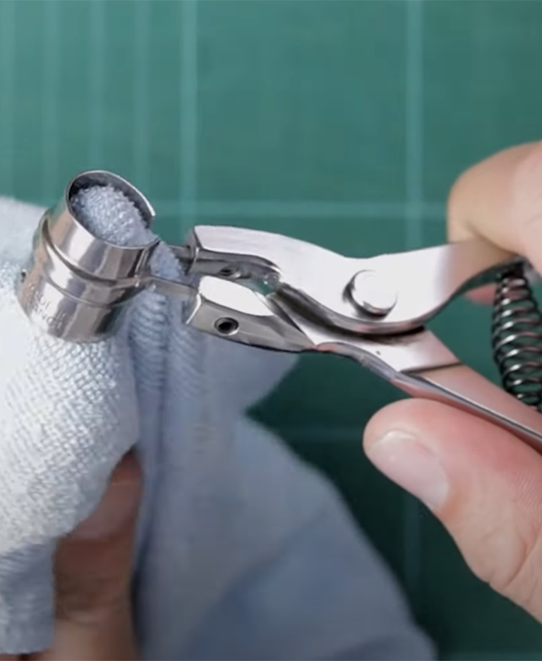How to retighten the Virobloc® safety ring on your Opinel knife