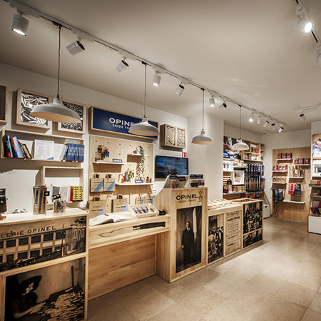 Ouverture de la première boutique Opinel
