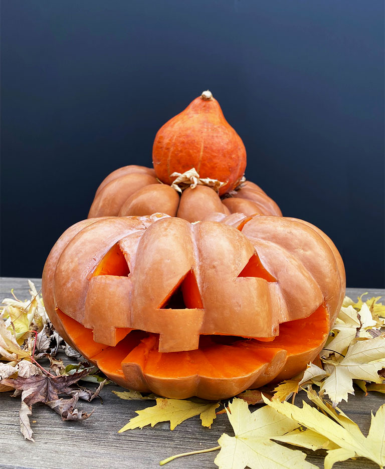 How to carve a Halloween pumpkin?