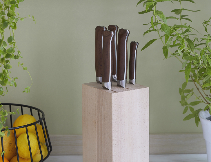 Messerblock aus Holz ohne Messer