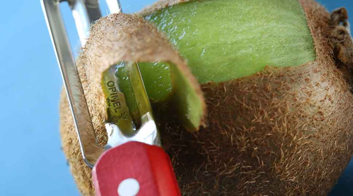 Microserrated Peeler Red
