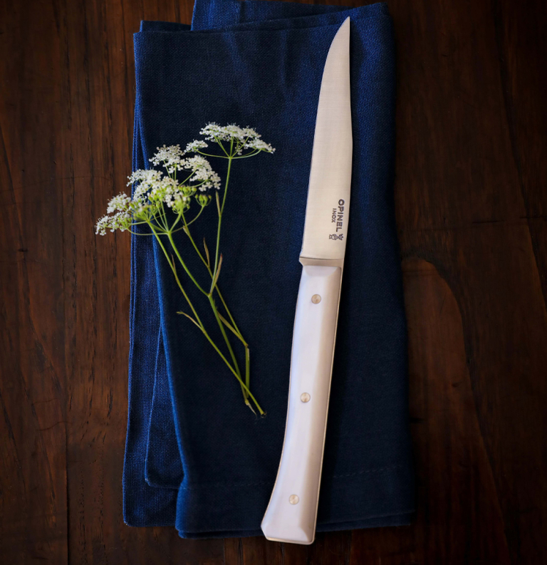 Set of 4 Facette White table knives