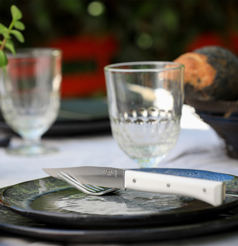 Set of 4 Facette White table knives