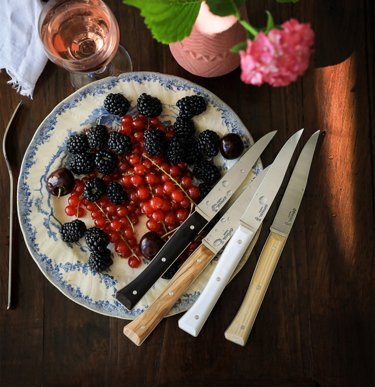 Set of 4 Facette Mixed table knives