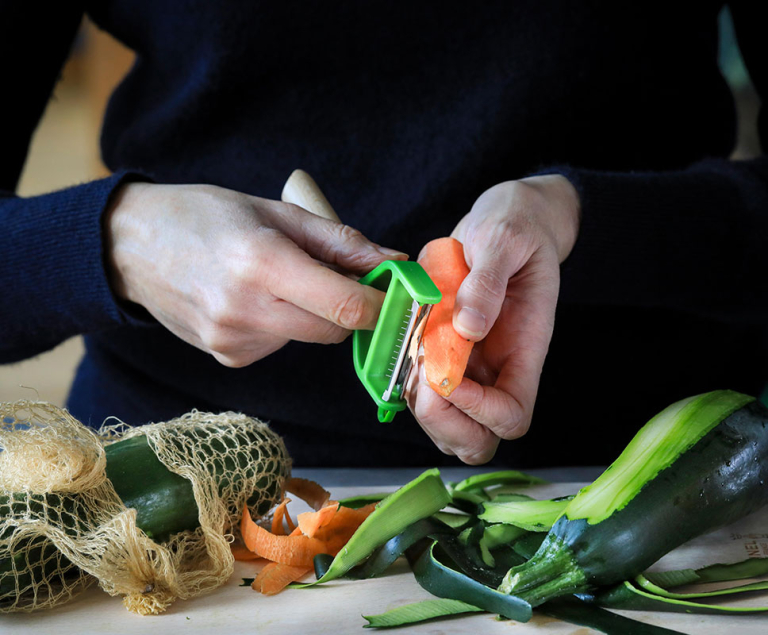 T-Duo wooden peeler in Green