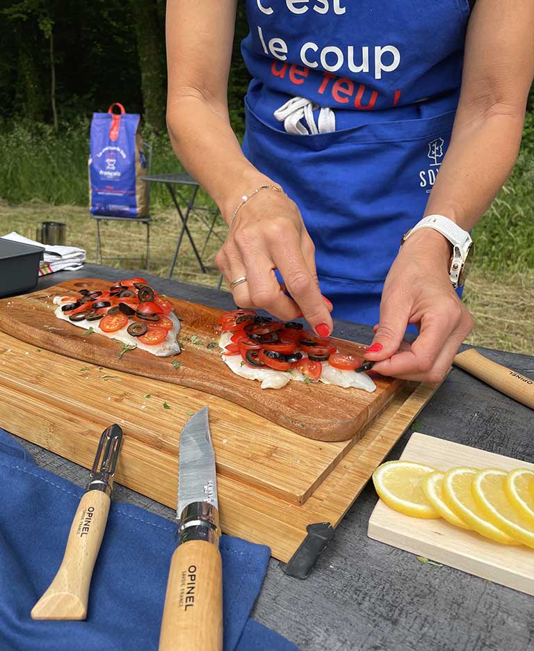 Dorade aux tomates et olives au barbecue par Alexandre Hurson